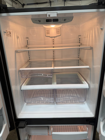 GE 33in  French Door Refrigerator Model: GNS22ESEBFSS