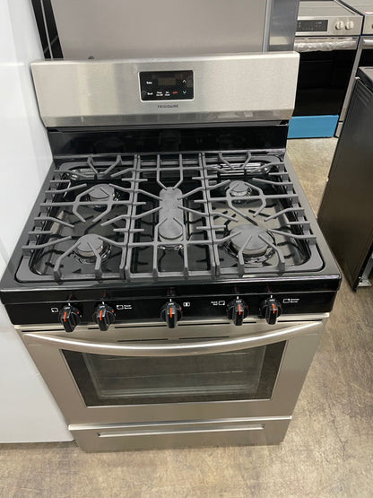 Overview
The Frigidaire FCRG305LAF is a 30-in freestanding gas range with five burners and a 5.0 cu ft capacity oven. It has a stainless steel exterior and a storage drawer. The cooktop features five sealed gas burners, including a 16,000 BTU Quick Boil B