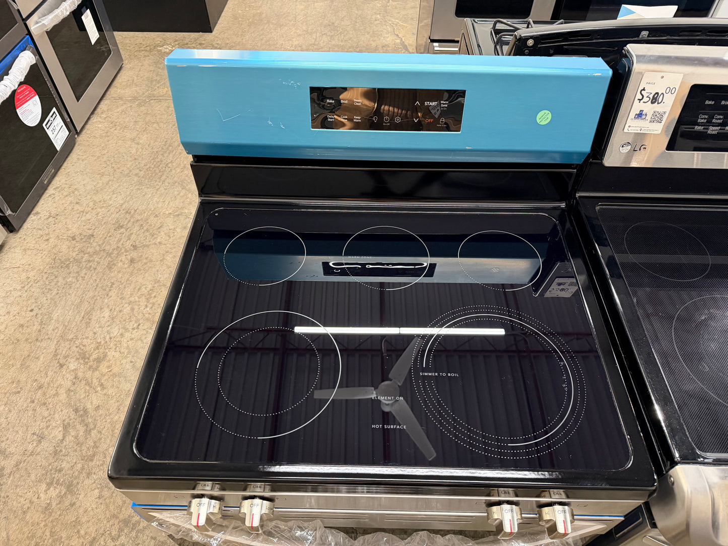 Frigidaire FCRE3062AS
30 Inch Freestanding Electric Range with 5 Elements, 5.3 cu. ft. Capacity