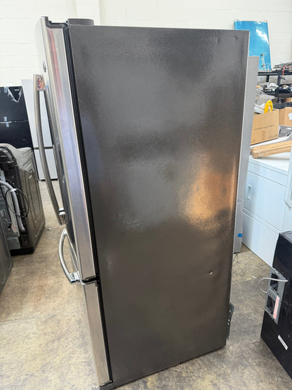GE 33in  French Door Refrigerator Model: GNS22ESEBFSS
