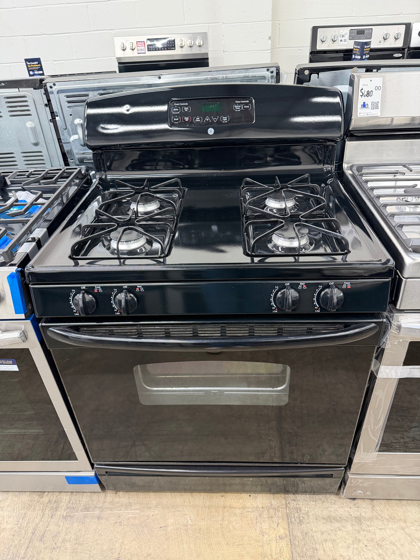 GE 30” Free-Standing Gas Range – Model JGBS18DEN4BB