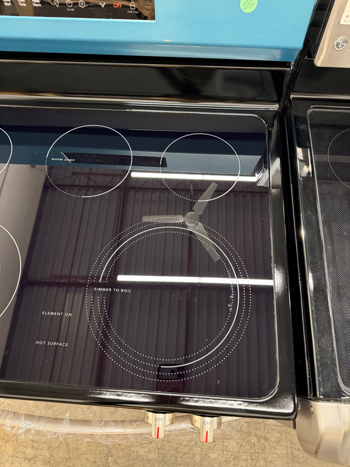 Frigidaire FCRE3062AS
30 Inch Freestanding Electric Range with 5 Elements, 5.3 cu. ft. Capacity