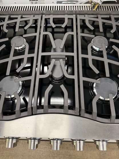 Viking 3 Series  RVDR33025BSSLP
30 Inch Freestanding Dual Fuel Range with 5 Sealed Burners, 4.7 Cu. Ft. Capacity, Continuous Grates, Self-Clean, TruConvection Cooking, Vari-Speed Dual Flow Convection, SureSpark Ignition System and TruGlide Oven