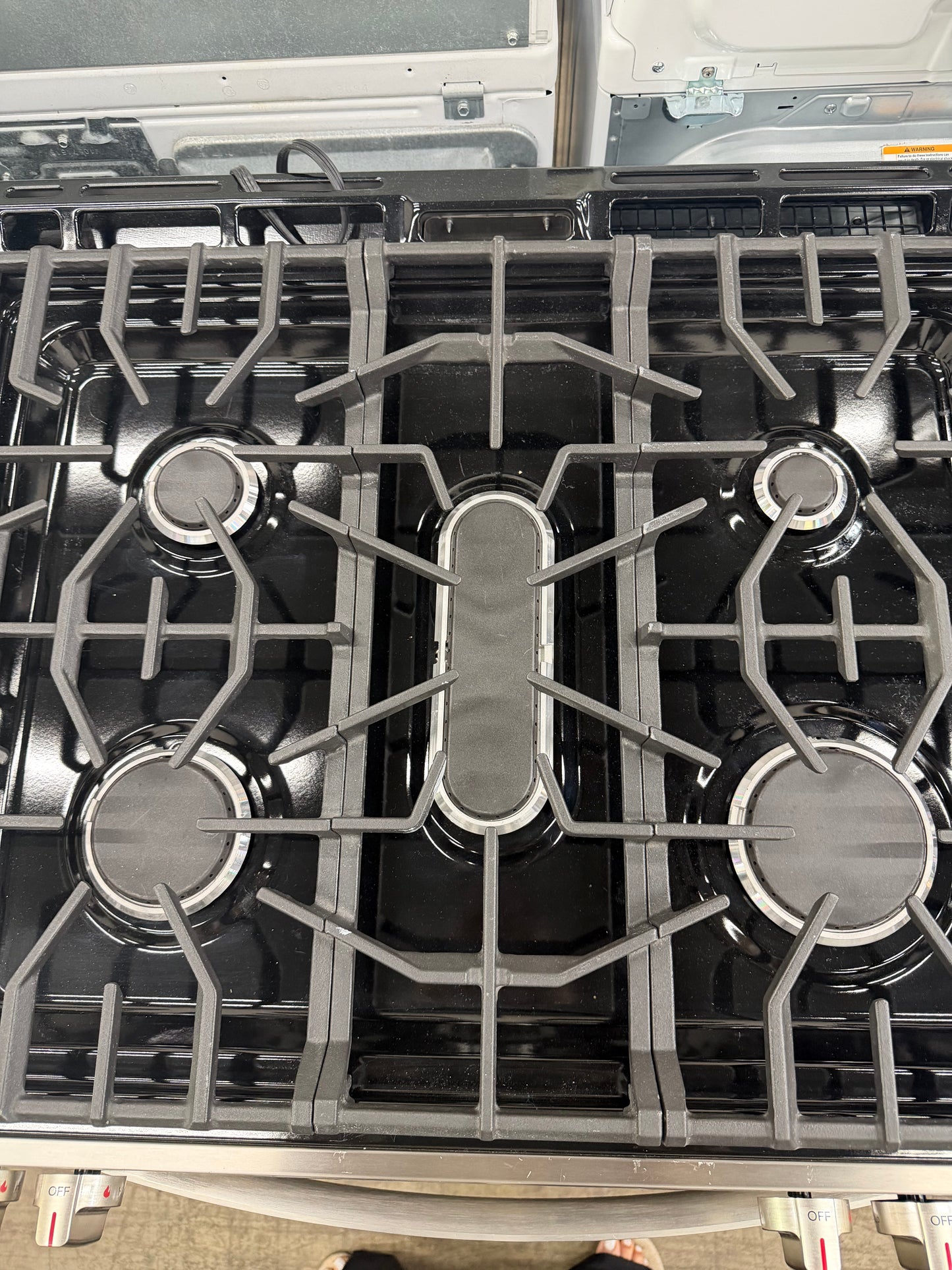 Frigidaire - 5.1 Cu. Ft Freestanding Gas Range with Quick Boil - Stainless Steel
Model:FCFG3062AS