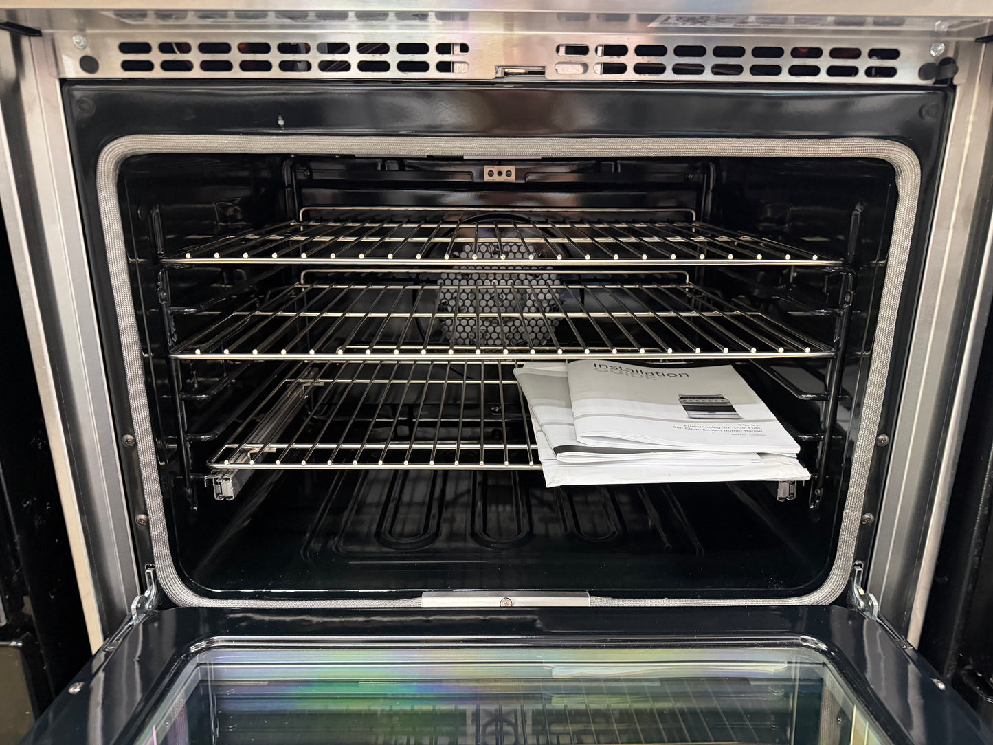 Viking 3 Series  RVDR33025BSSLP
30 Inch Freestanding Dual Fuel Range with 5 Sealed Burners, 4.7 Cu. Ft. Capacity, Continuous Grates, Self-Clean, TruConvection Cooking, Vari-Speed Dual Flow Convection, SureSpark Ignition System and TruGlide Oven