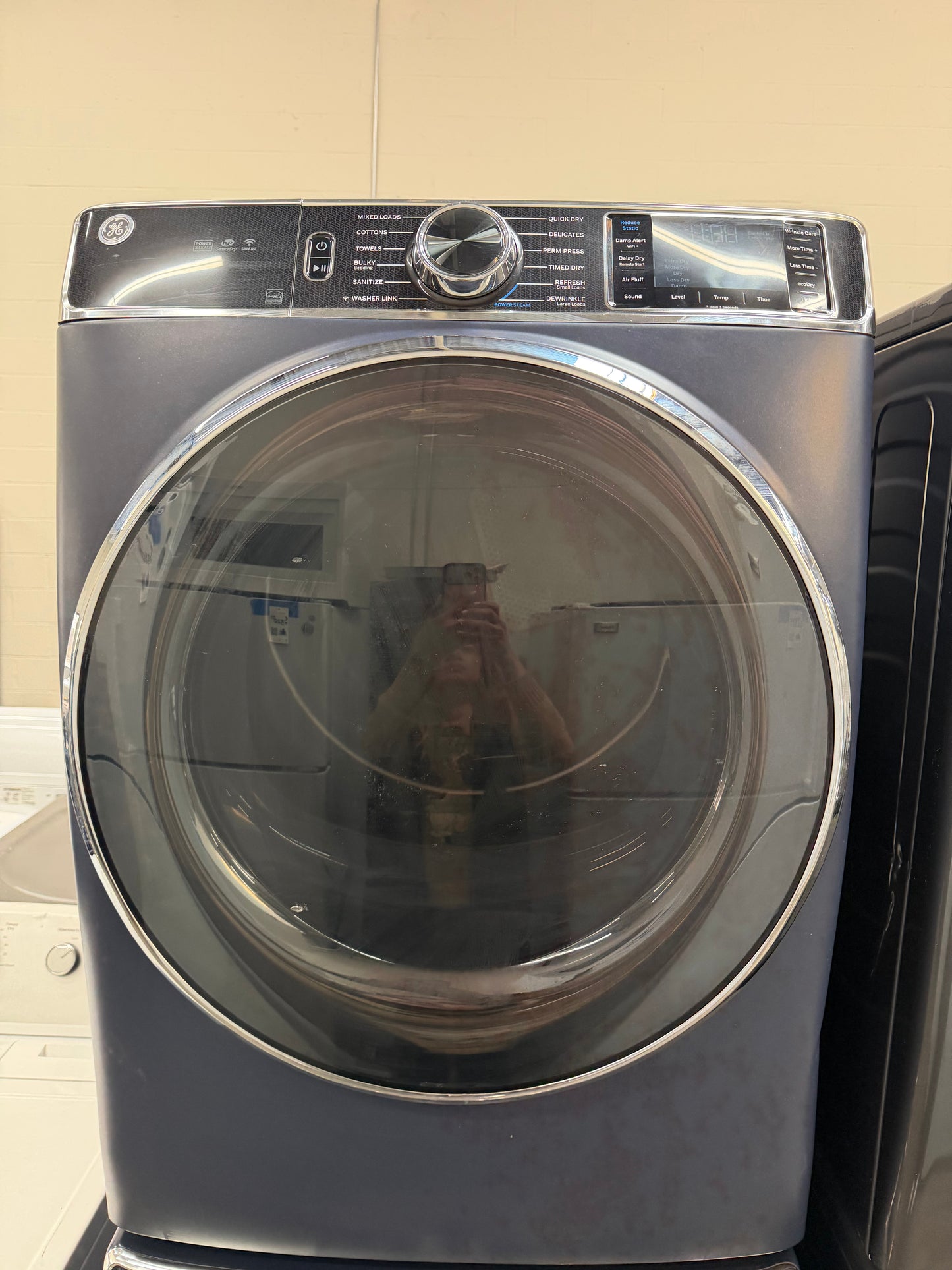 GE  GFW850SPNRS
28 Inch Front Load Smart Washer with 5.0 cu. ft. And GE  PFD87ESPVRS
28 Inch Smart Front Load Electric Dryer with 7.8 cu ft