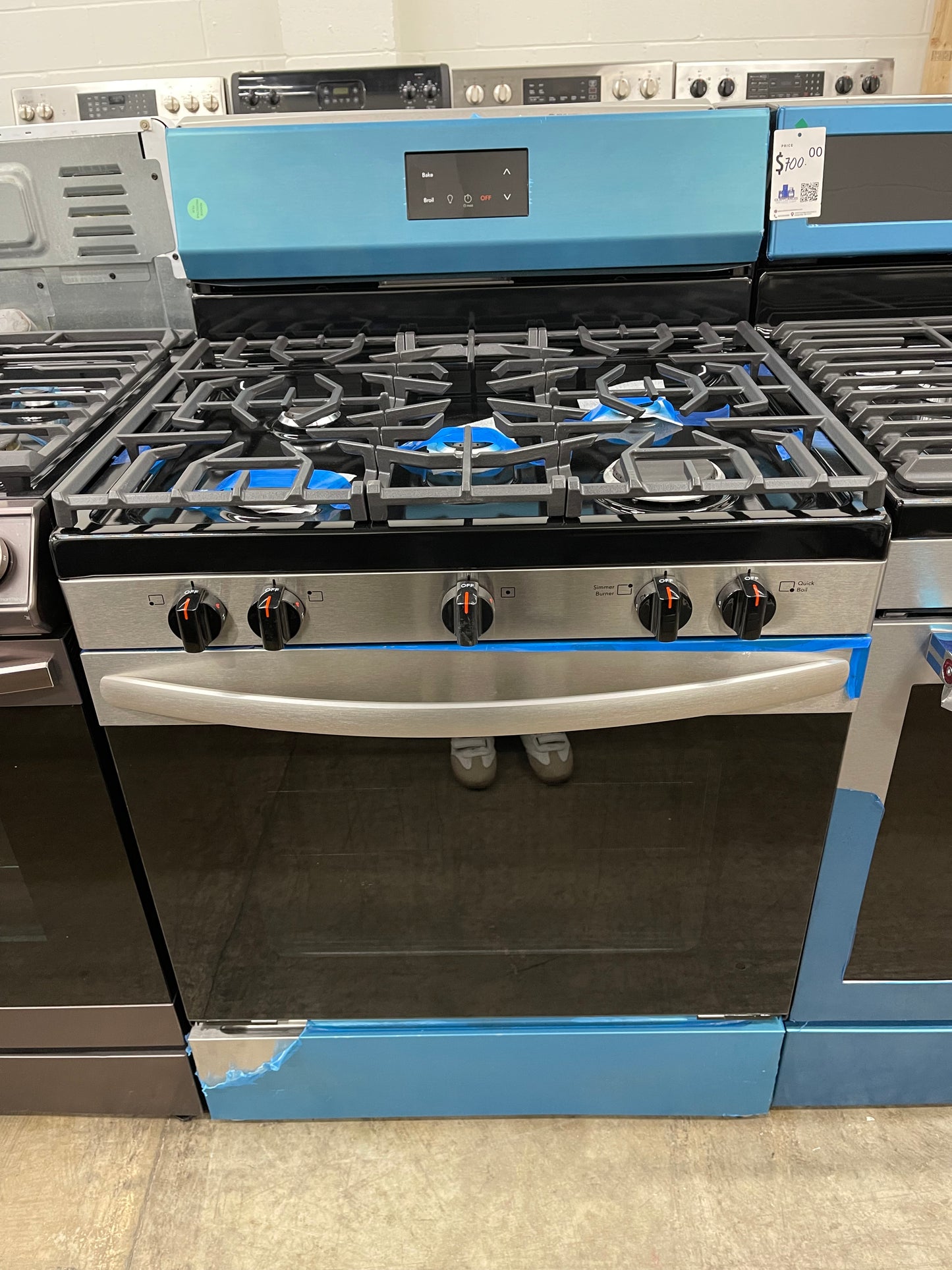 Frigidaire 30-in 5 Burners 5.1-cu ft Freestanding Gas Range in Stainless Steel-Model #FCRG3052BS