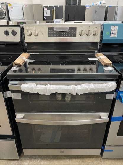 GE 30-in Glass Top 5 burners 4.4-cu ft / 2.2-cu ft Air Fry Convection Oven Freestanding Double Oven Electric Range ( Stainless Steel )
Model #JBS86SPSS