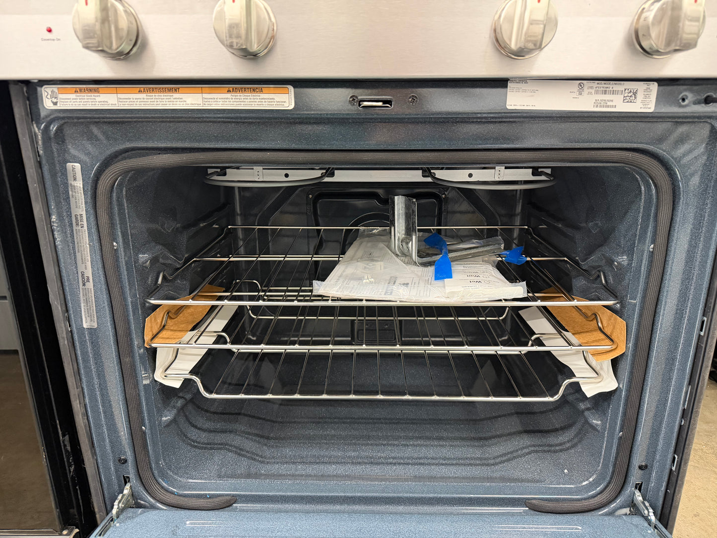 Whirlpool  WFES7530RZ
30 Inch Freestanding Electric Smart Range with 5 Radiant Elements, 5.3 cu. ft. Convection Oven