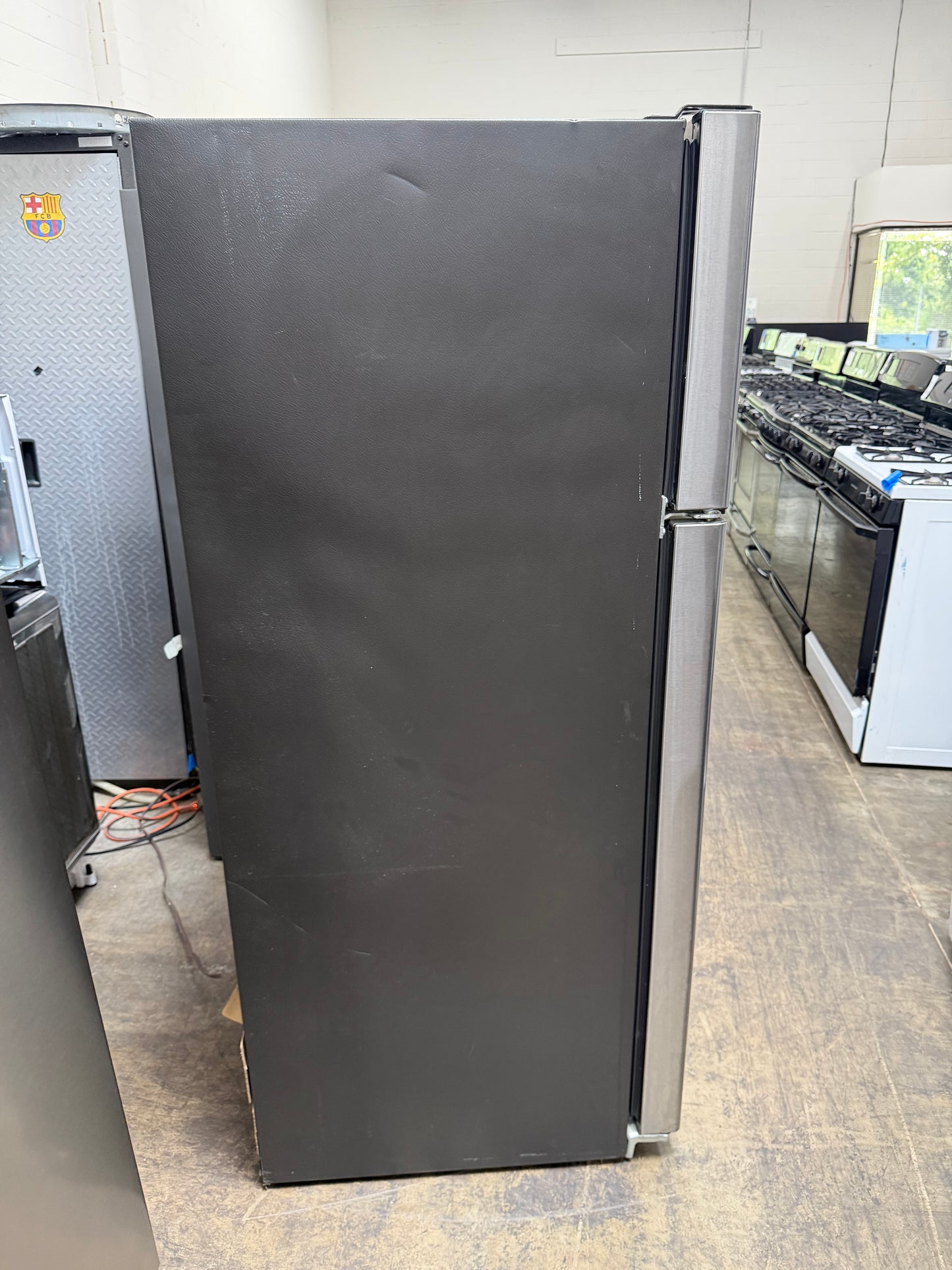GE 15.6 Cu. Ft. Top Freezer Refrigerator – Stainless Steel
Model: GTS16GSHJRSS