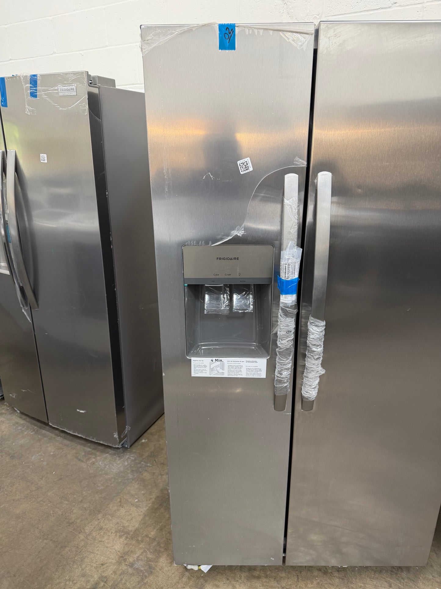Frigidaire 25.6 Cu. Ft. Side by Side Refrigerator in Stainless Steel (02)
