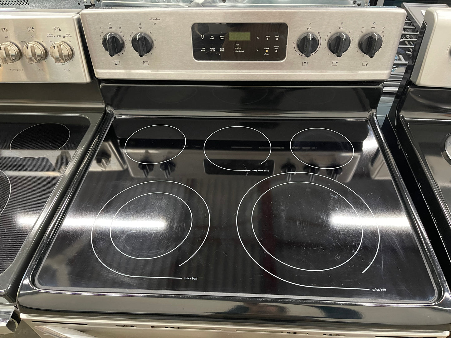 Frigidaire LGEF3043KF Gallery 30-in Glass Top 5 Elements 5.8-cu ft Self-Cleaning Freestanding Electric Range (Smudge-proof Stainless Steel)