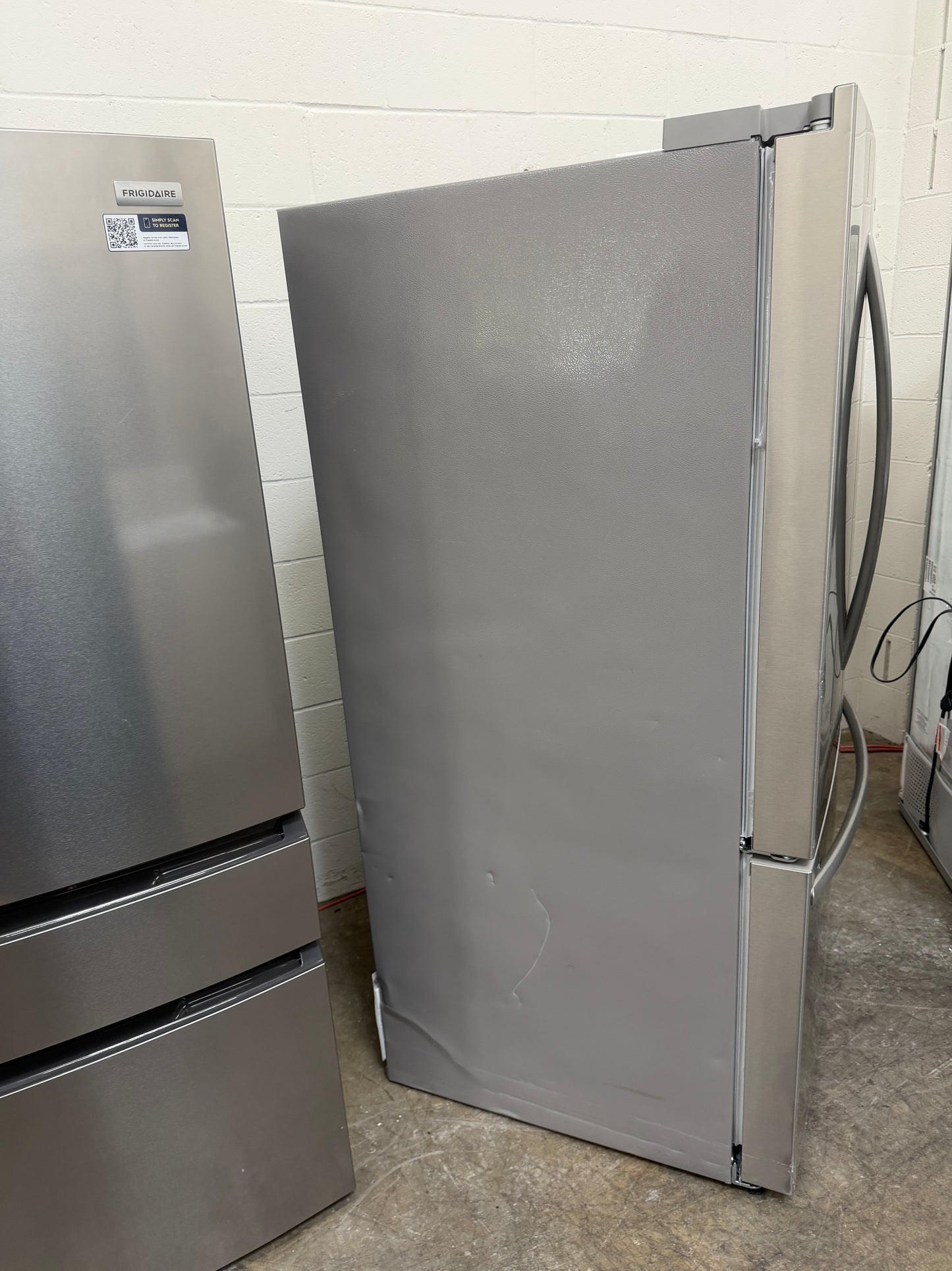 Frigidaire  FRFN2813AF
36 Inch Freestanding French Door Refrigerator with 28.8 cu. ft. Capacity, 3 Glass Shelves, Full-Width Drawer, Gallon Door Bins, EvenTemp Cooling, Internal Water Dispenser, and ENERGY STAR