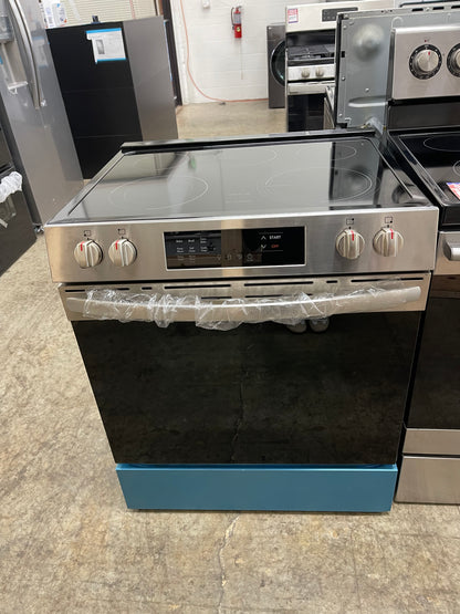 Frigidaire 30-in Glass Top 5 Burners 5.3 cu-ft Slide-In Electric Range in Stainless Steel-Model #FCFE3062AS