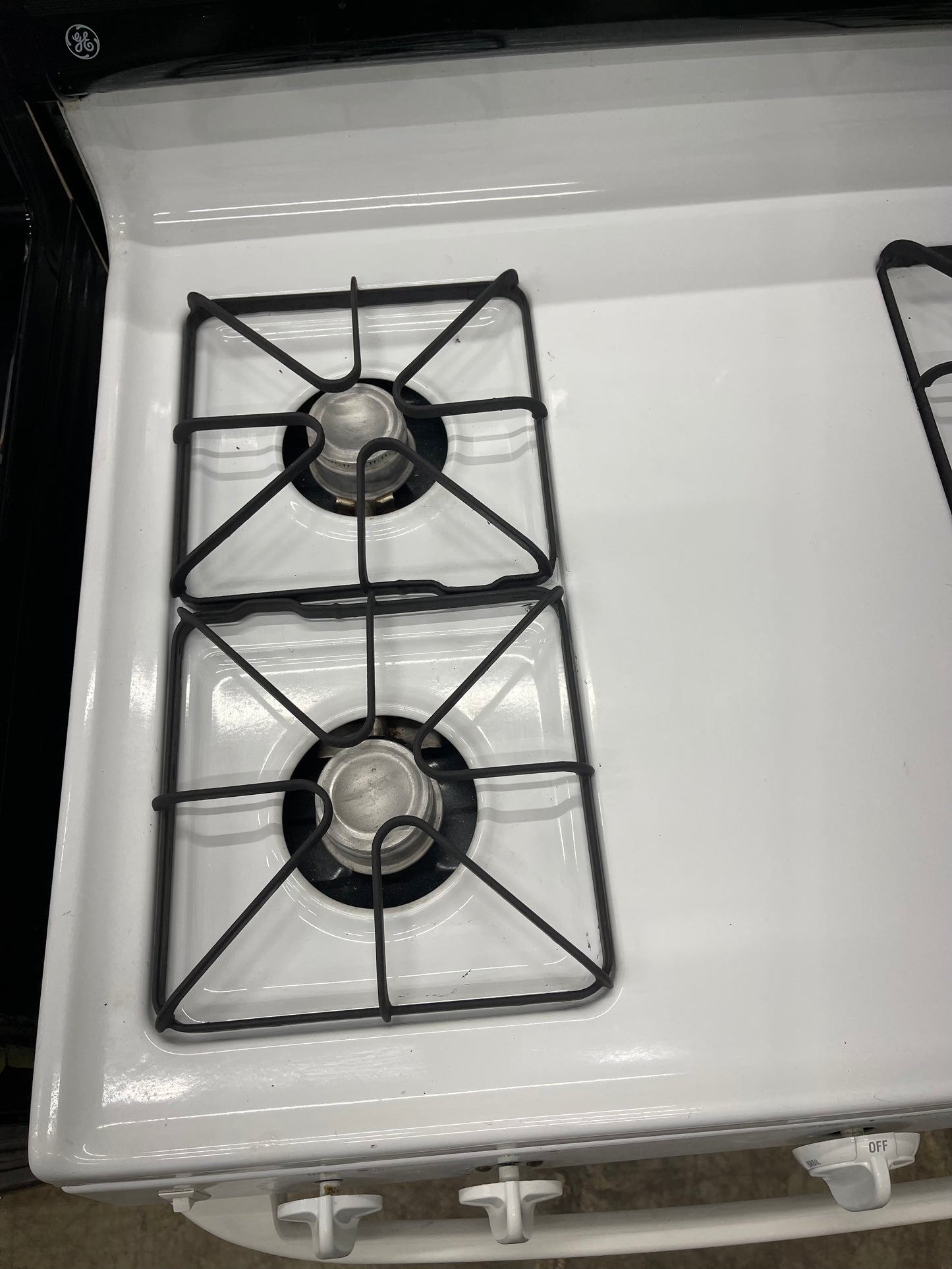 GE 30” Free‑Standing Gas Range JGBS17PEA4WH