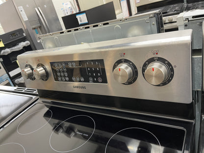 Samsung  FTQ352IWUX
30 Inch Freestanding Electric Range with 5 Elements Including Dual Burners, 5.9 cu. ft. 3-Fan True European Convection Oven, Steam/Self Cleaning, Proofing, Sabbath Mode and Warming Drawer