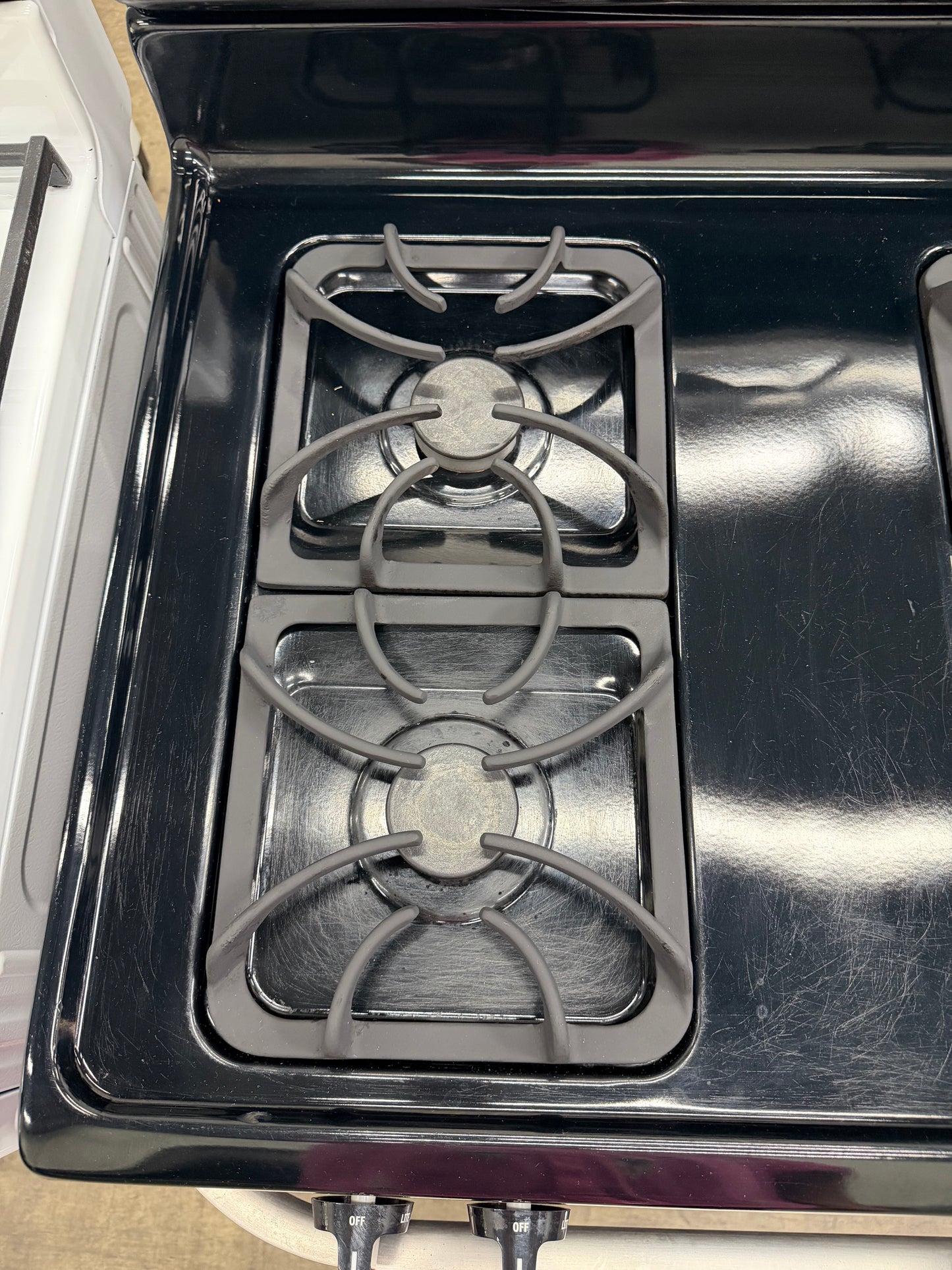 Frigidaire 30” Freestanding Gas Range – Model FFGF3053LSF