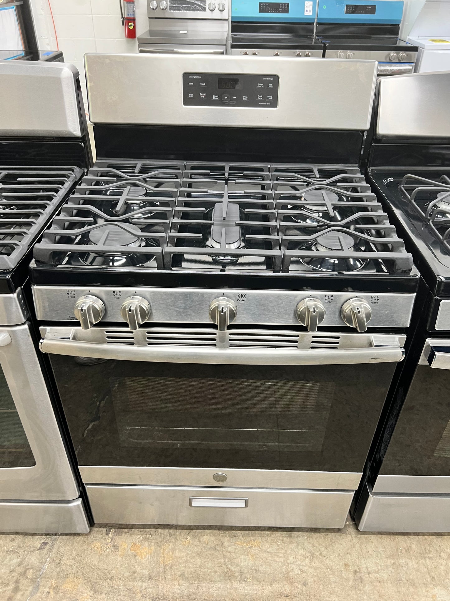 GE 30 in. 5.0-cu. ft. Freestanding Gas Range in Stainless Steel-Model #JGBS66REK3SS