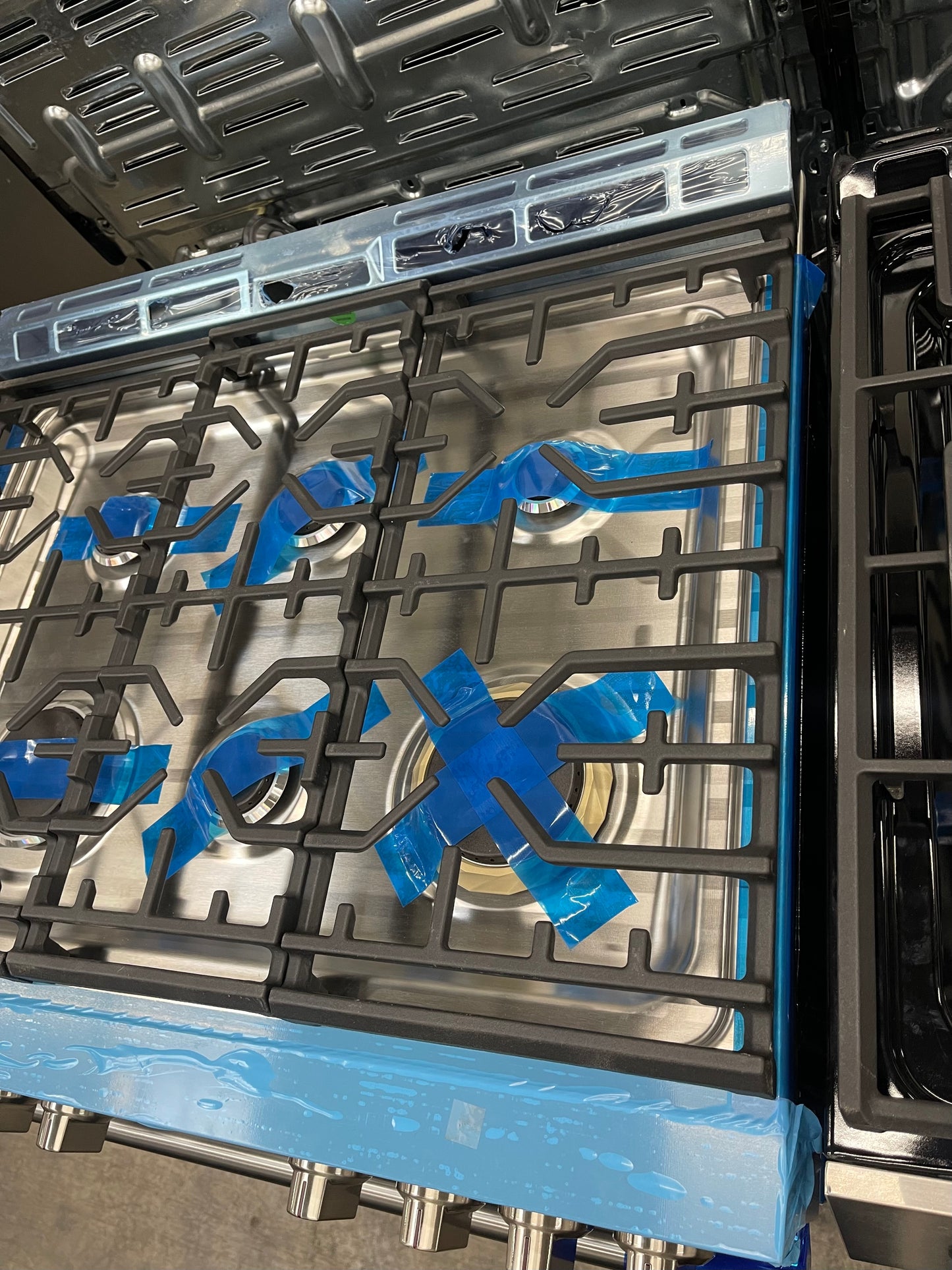 Frigidaire Professional Series  PCFG3080AF
30 Inch Slide-In Gas Range with 6 Sealed Burners, 6.0 cu. ft. Convection Oven, 18,000 BTU EvenTemp Burner, Griddle, Storage Drawer, No Preheat, Air Fry, ADA Compliant, and Star-K