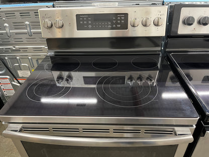 GE Profile  PB930SLSS
30 Inch Smart Electric Range with 5.3 Cu. Ft. Oven, Five Heating Elements, Temperature Probe, True European Convection, WiFi, 3600W Power Boil, Chef Connect, and Self Clean