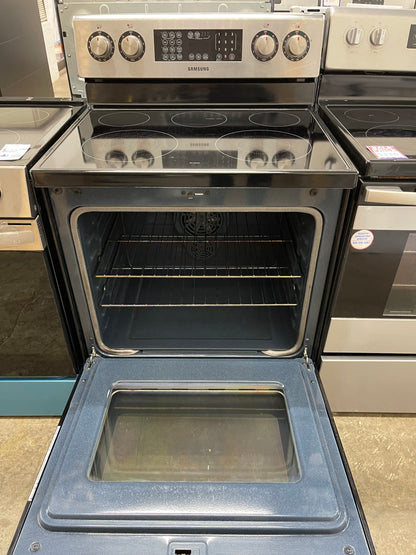 Samsung  FTQ352IWUX
30 Inch Freestanding Electric Range with 5 Elements Including Dual Burners, 5.9 cu. ft. 3-Fan True European Convection Oven, Steam/Self Cleaning, Proofing, Sabbath Mode and Warming Drawer