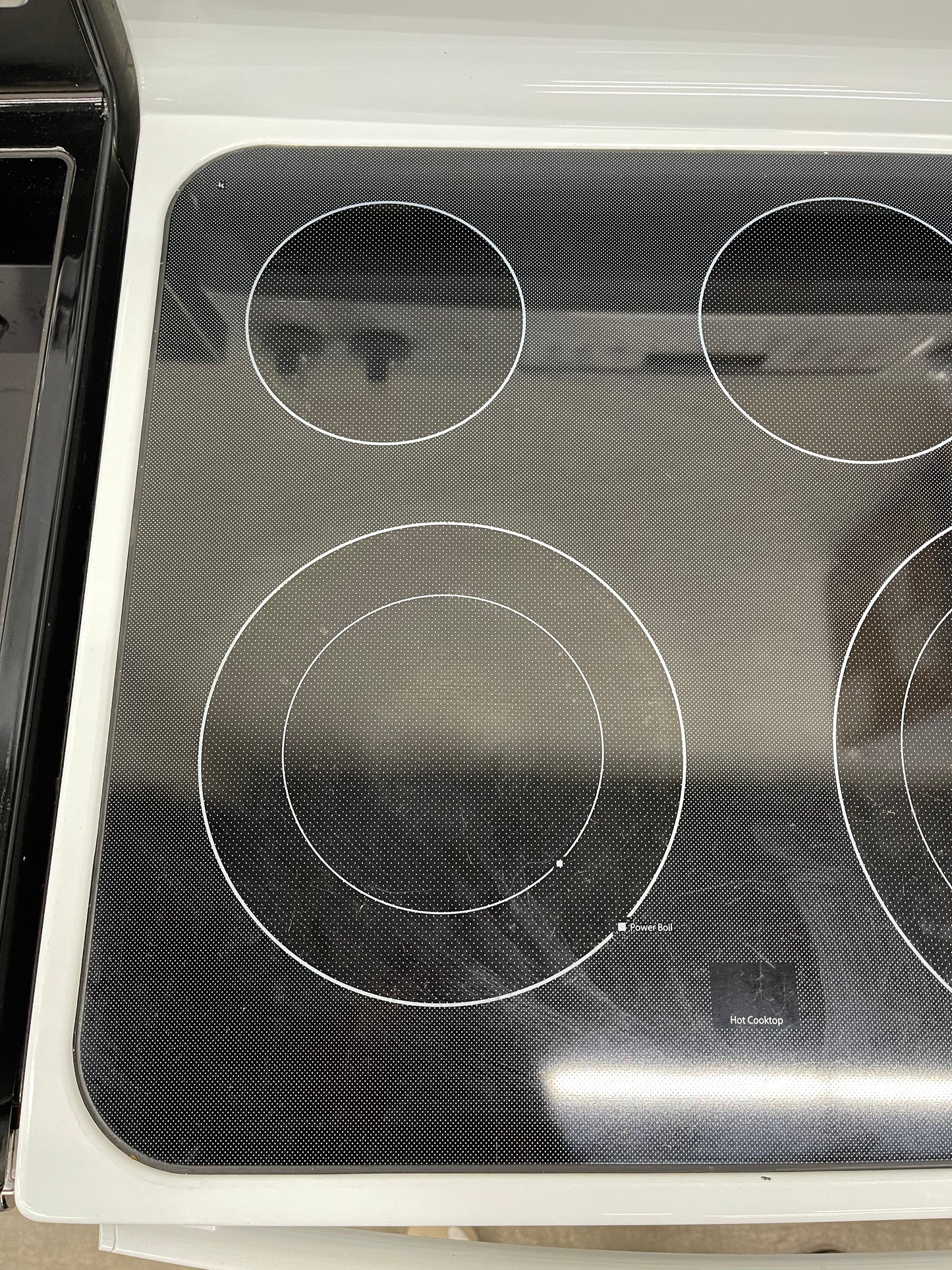 GE  JB750DJWW
30 Inch Freestanding Electric Range with True Convection, Fast Preheat, Power Boil, Warming Zone, Steam Self-Clean and 5 Smoothtop Elements 5.3 cu. ft. Oven: White