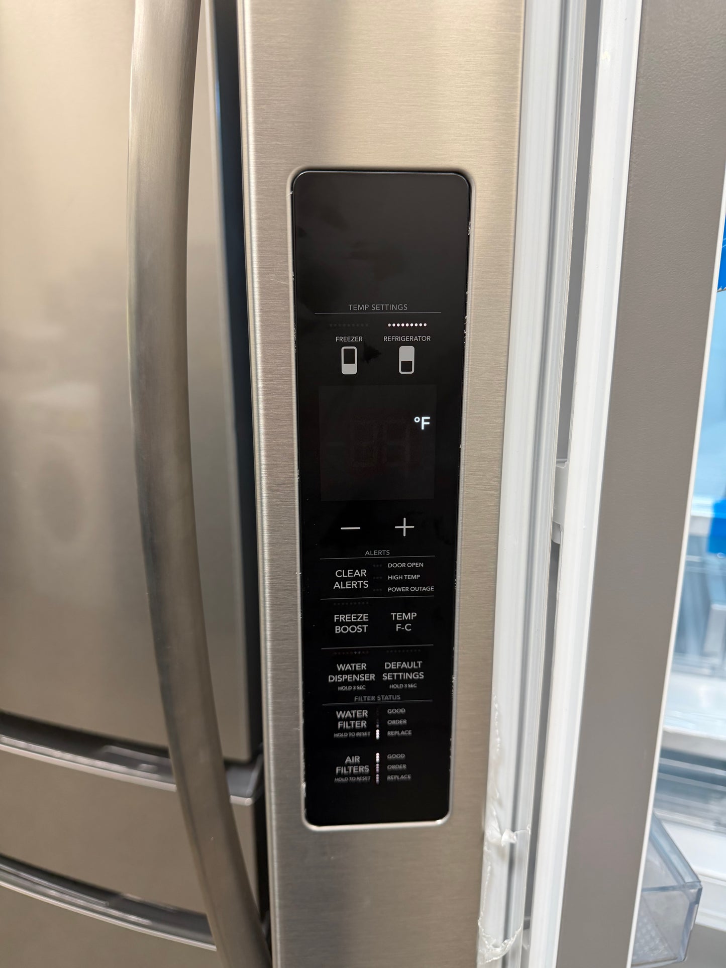 Frigidaire  FRFN2813AF
36 Inch Freestanding French Door Refrigerator with 28.8 cu. ft. Capacity, 3 Glass Shelves, Full-Width Drawer, Gallon Door Bins, EvenTemp Cooling, Internal Water Dispenser, and ENERGY STAR