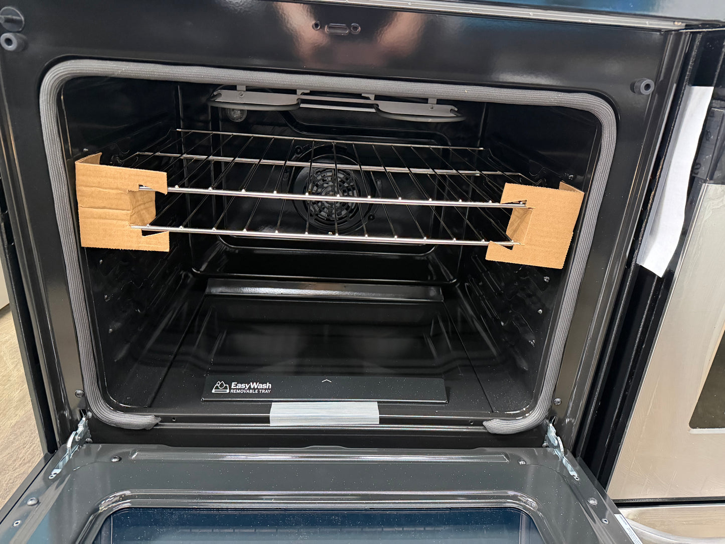 GE 600 Series  GRF600AVSS
30 Inch Freestanding Gas Range
