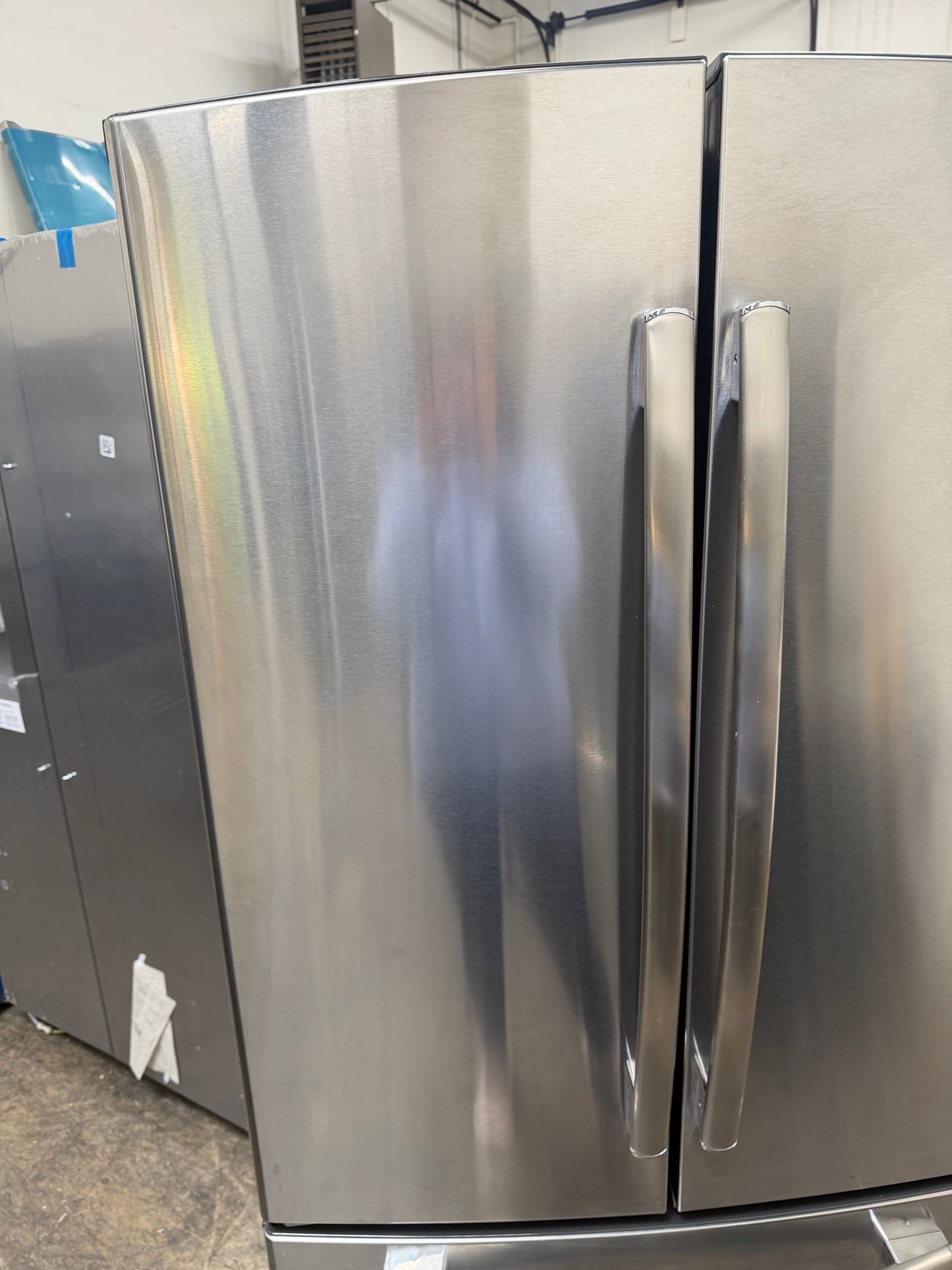 GE 33in  French Door Refrigerator Model: GNS22ESEBFSS