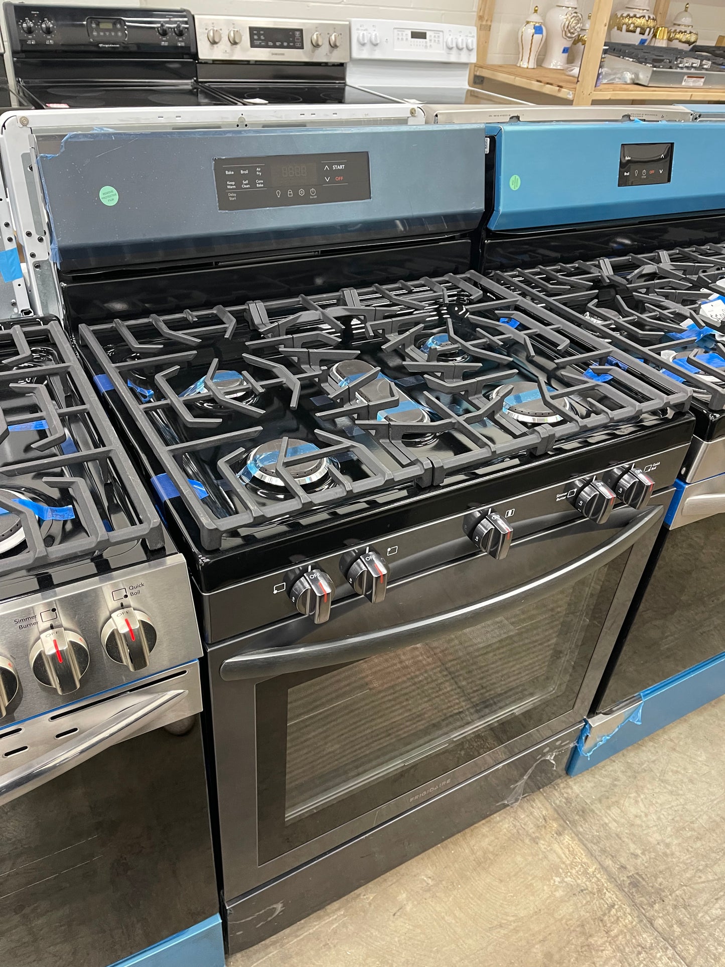 Frigidaire  FCRG3083AD
30 Inch Freestanding Gas Range with 5 Sealed Burners, 5.1 cu. ft. Convection Oven, Quick Boil Burner, Simmer Burner, Storage Drawer, Air Fry, and Self Clean: Black Stainless Steel