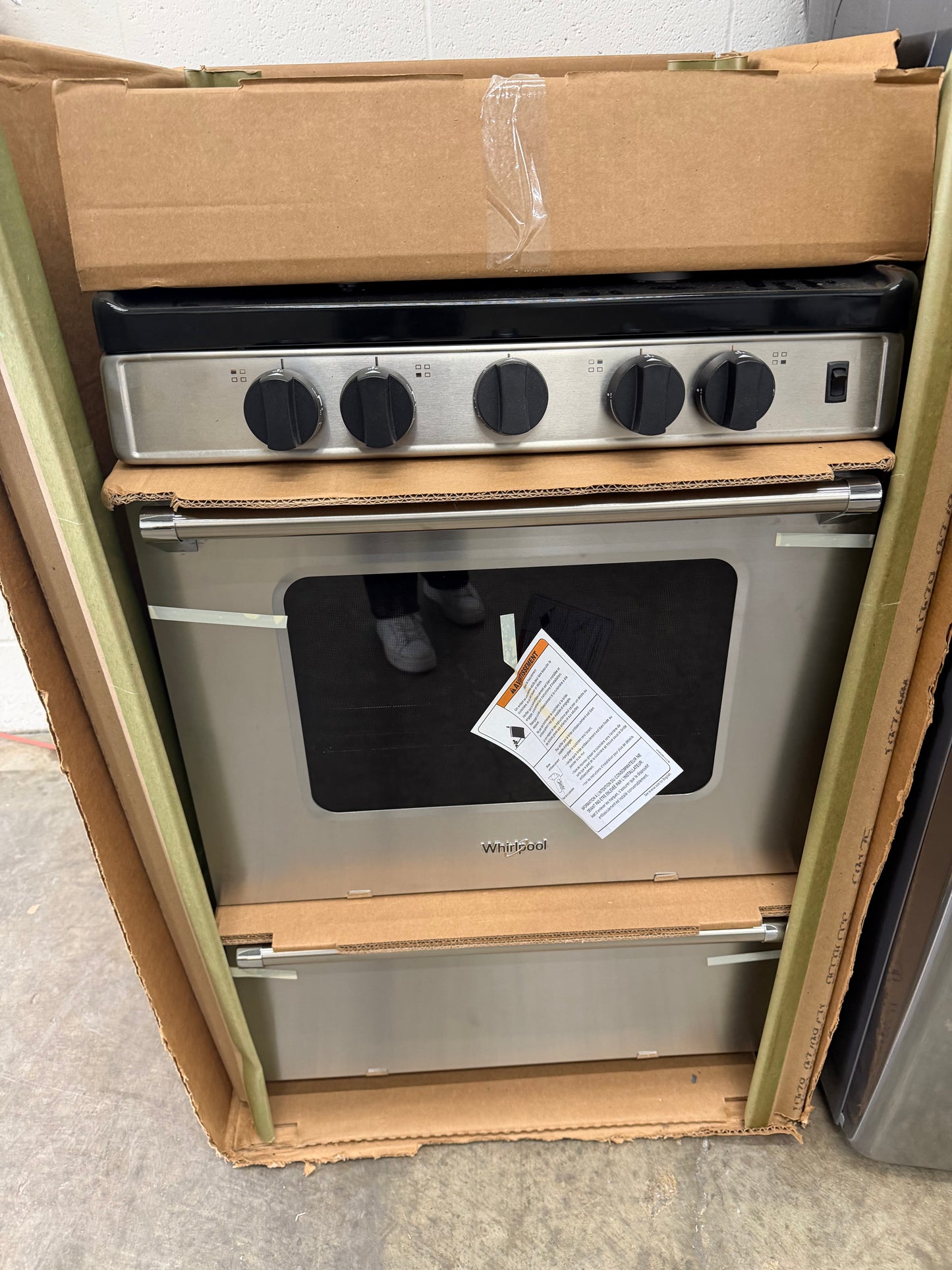 Whirlpool  WFG500M4HS
24 Inch Freestanding Gas Range with 4 Sealed Burners, 2.96 cu. ft. Oven Capacity, AccuSimmer Burner, High-Powered Burner, Broiler Drawer, Sabbath Mode, Oven Window, and ADA Compliant