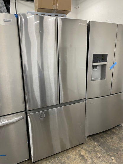 Samsung  RF25C5551SR
33 Inch Smart French Door Refrigerator with 24.5 Cu. Ft. Capacity, Beverage Center, AutoFill Water Pitcher, Dual Ice Maker, Power Cool & Freeze, Door Alarm, Wi-Fi Connectivity, ENERGY STAR Certified, and ADA Compliant