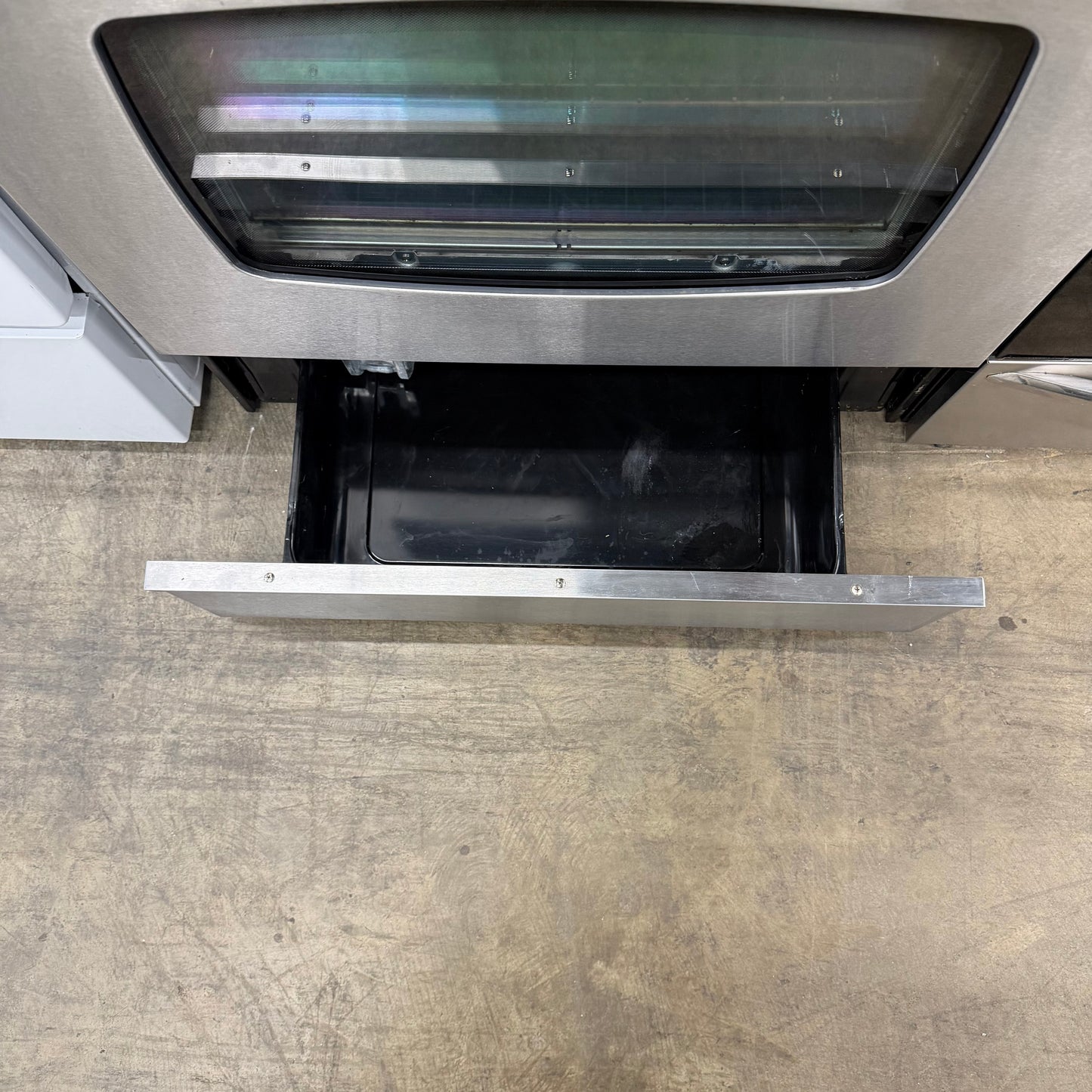 Maytag  MER5755QAS
30 Inch Freestanding Electric Range w/ Precision Cooking System & Hot-Surface Indicator Light: Stainless Steel
