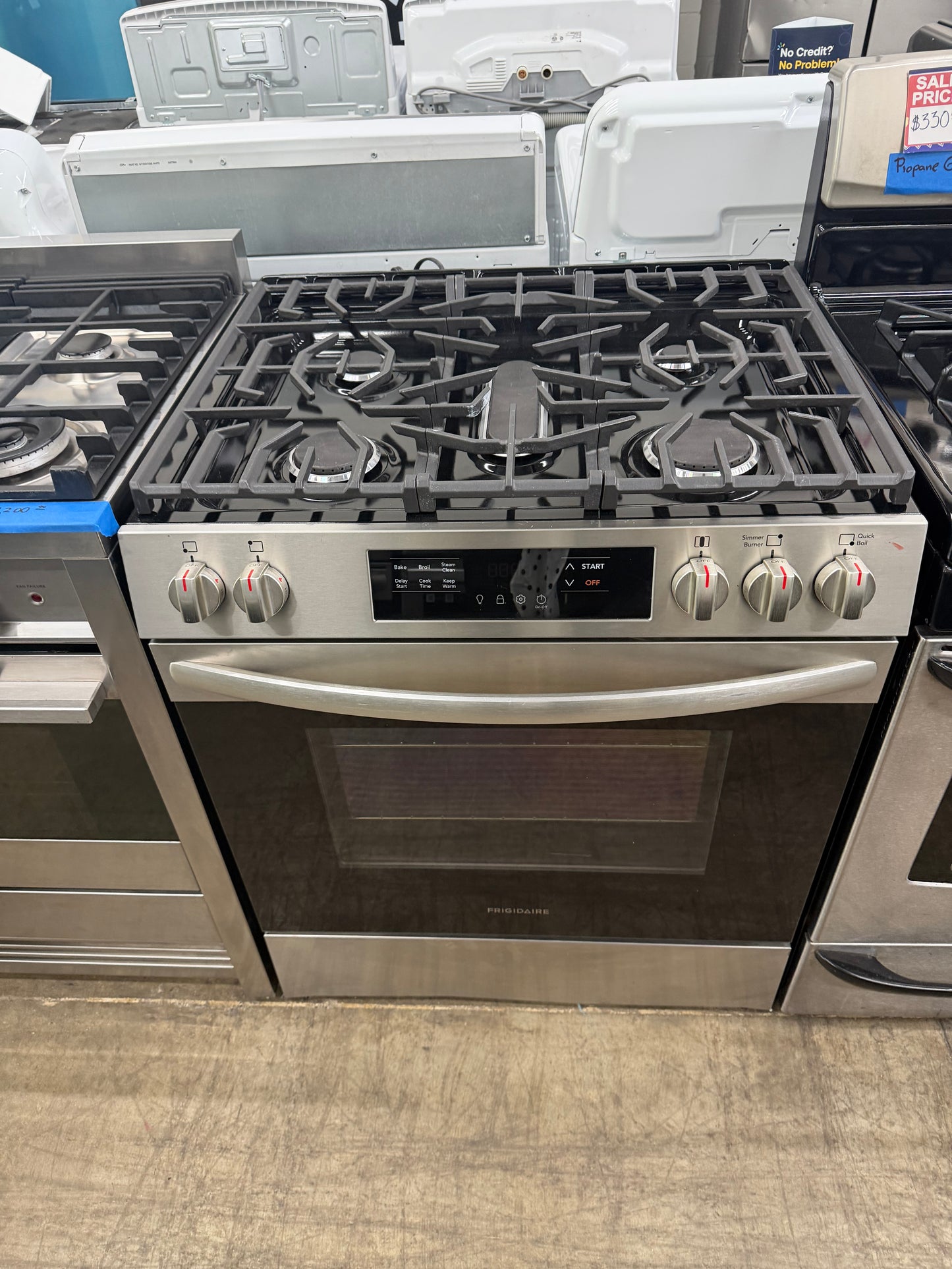 Frigidaire - 5.1 Cu. Ft Freestanding Gas Range with Quick Boil - Stainless Steel
Model:FCFG3062AS