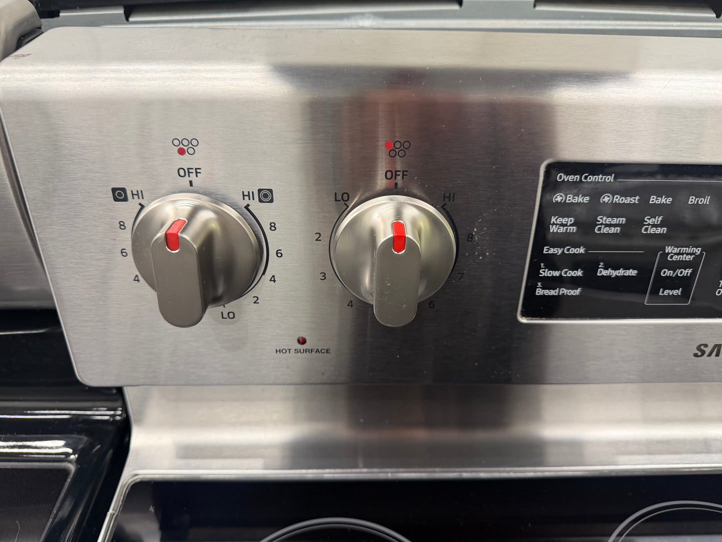 Samsung NE59M4320SS/AA – 5.9 Cu. Ft. Freestanding Electric Range with Convection
