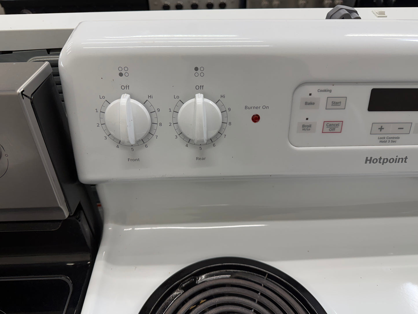 Hotpoint  RBS360DMWW
30 Inch Freestanding Electric Range with 5.0 Cu. Ft. Oven Capacity, Storage Drawer, Cooktop Indicator Light, Sensi-Temp, and Porcelain Cooktop: White