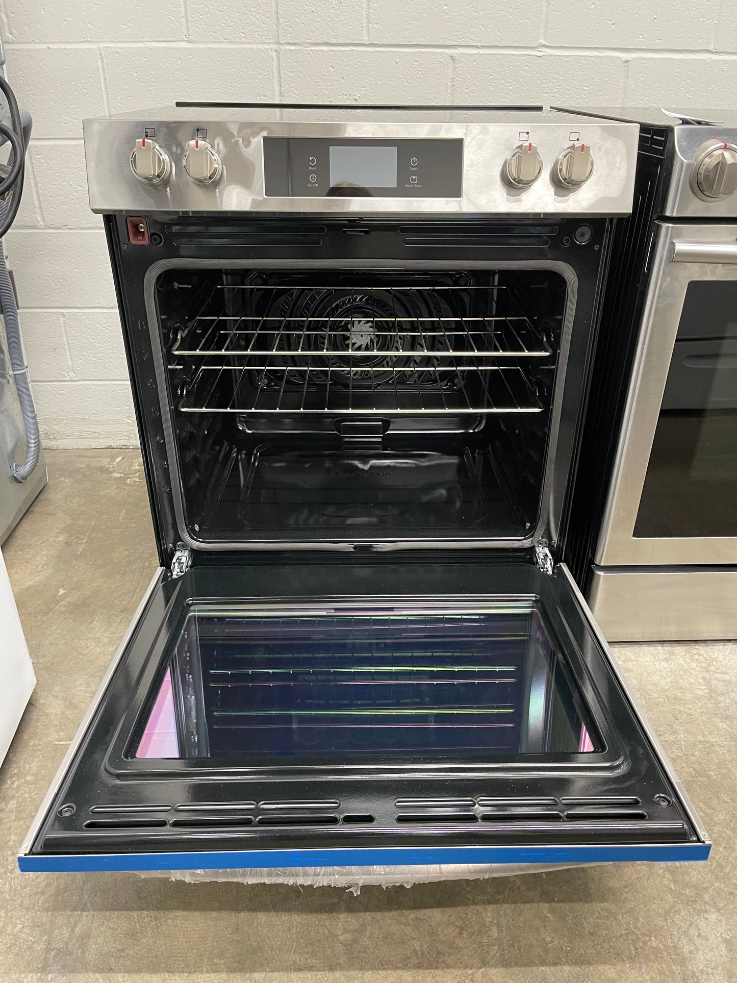 Frigidaire Gallery Series  GCFE3060BF
30 Inch Freestanding Electric Range with 5 Elements, 6.2 cu. ft. Total Convection Oven, Bridge Element, Steam+Self Clean, Storage Drawer, ADA Compliant, and Star-K: Stainless Steel