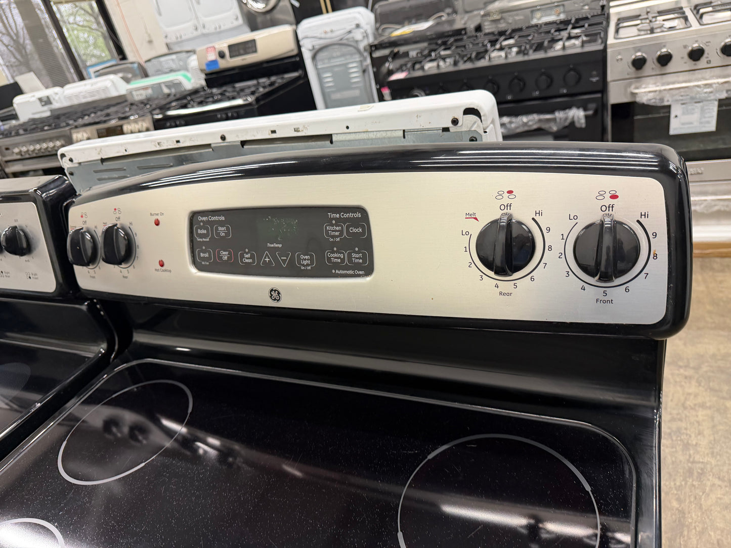 GE CleanDesign  JB640MPBS
30 Inch Electric Range with 4 Radiant Elements, 5.3 cu. ft. Self-Clean Oven, Dual Element Bake, Sabbath Mode, Storage Drawer and QuickSet III Controls: CleanSteel