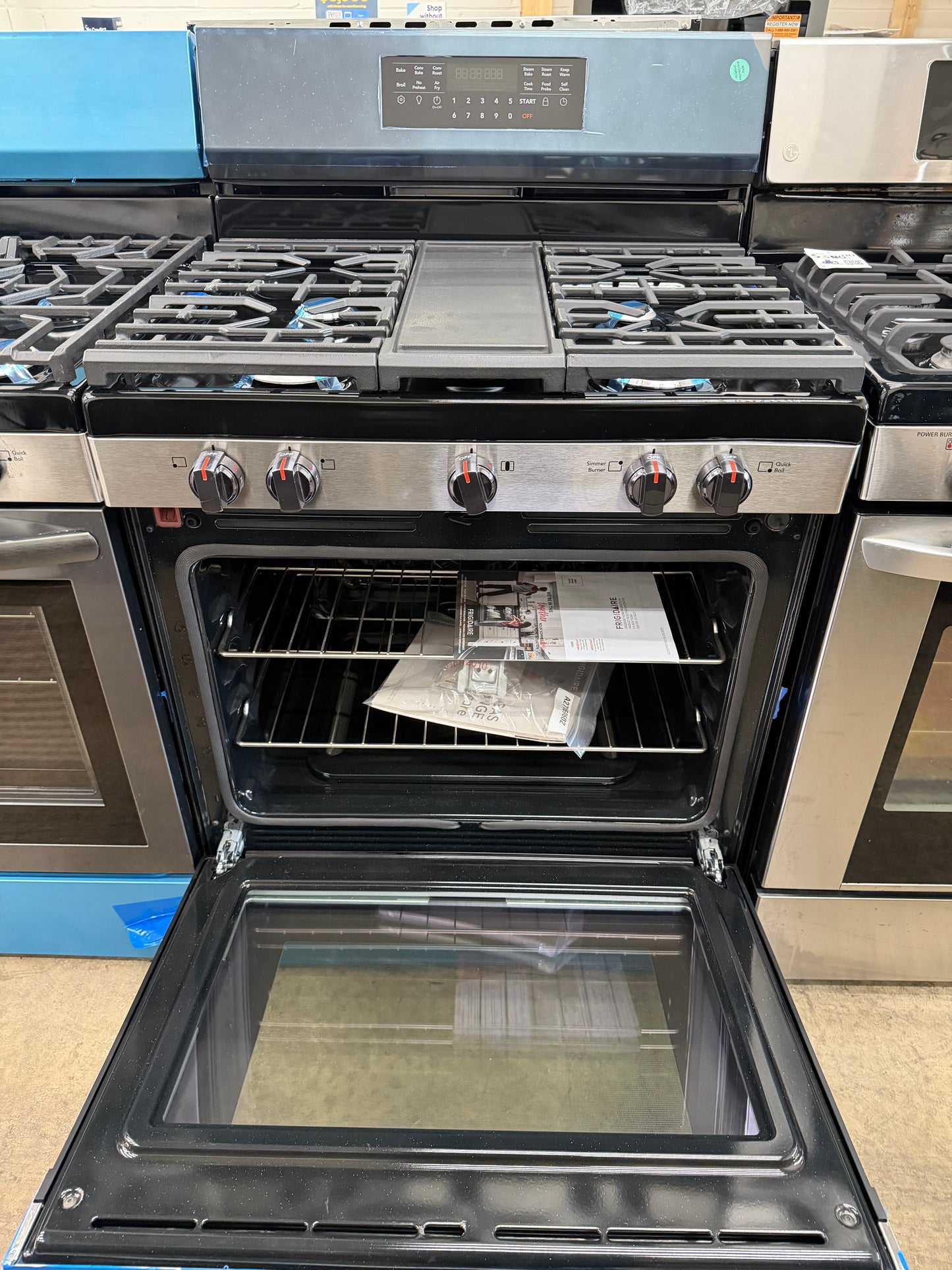 Frigidaire Gallery 30 in 5.1 cu-ft Gas Range with No Preheat + Air Fry in Smudge Proof Black Stainless Steel-Model #GCRG3060BDA