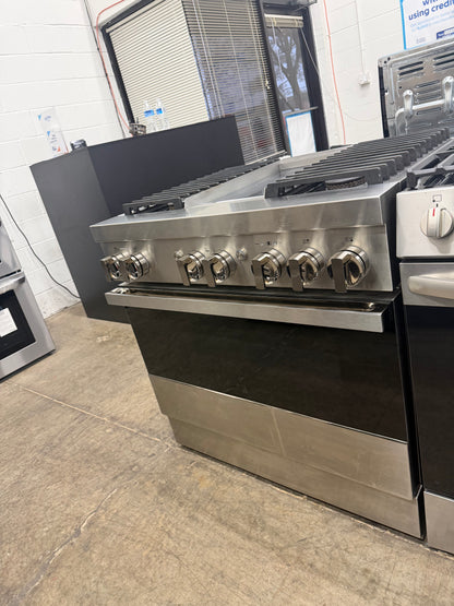 JennAir NOIR   JDRP536HM
36 Inch Smart Dual Fuel Professional Range with 4 Sealed Burners, 5.1 cu. ft. Oven Capacity, WiFi, Smart Integration, Chrome-Infused Griddle, CustomClean , Cinematic Lighting, JennAirCulinary Center, Dual-Fan True Convection, Du