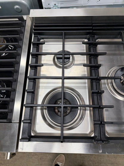 Fisher & Paykel  OR36SDBMX1
36 Inch Freestanding Gas Range with 5 Sealed Burners, 3.6 cu. ft. Convection Oven Capacity, Manual Clean and Storage Drawer