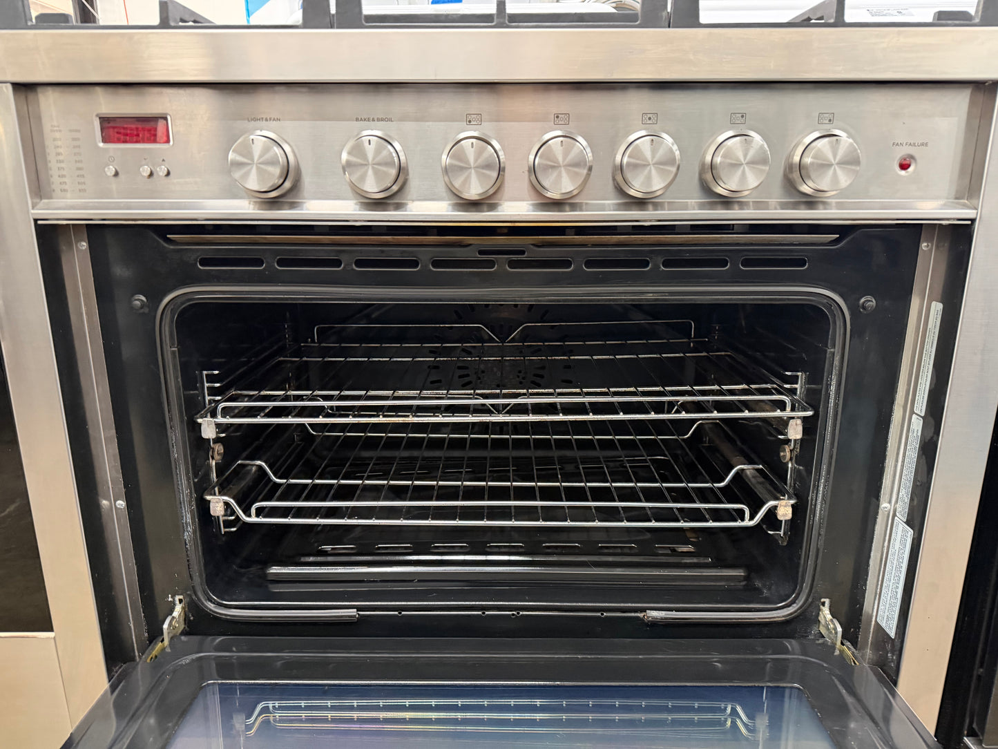 Fisher & Paykel  OR36SDBMX1
36 Inch Freestanding Gas Range with 5 Sealed Burners, 3.6 cu. ft. Convection Oven Capacity, Manual Clean and Storage Drawer