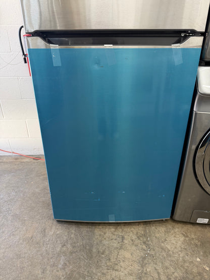 Frigidaire 30 in. 20 cu. ft. Garage Ready Top Freezer Refrigerator  Model: FFTR2045V