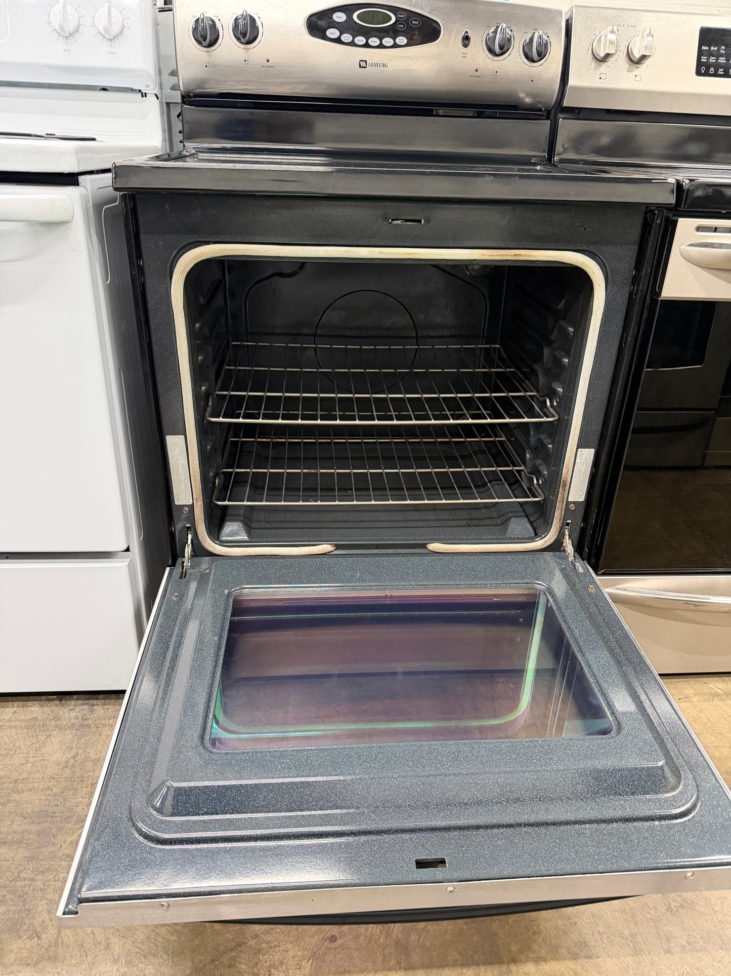 Maytag  MER5755QAS
30 Inch Freestanding Electric Range w/ Precision Cooking System & Hot-Surface Indicator Light: Stainless Steel