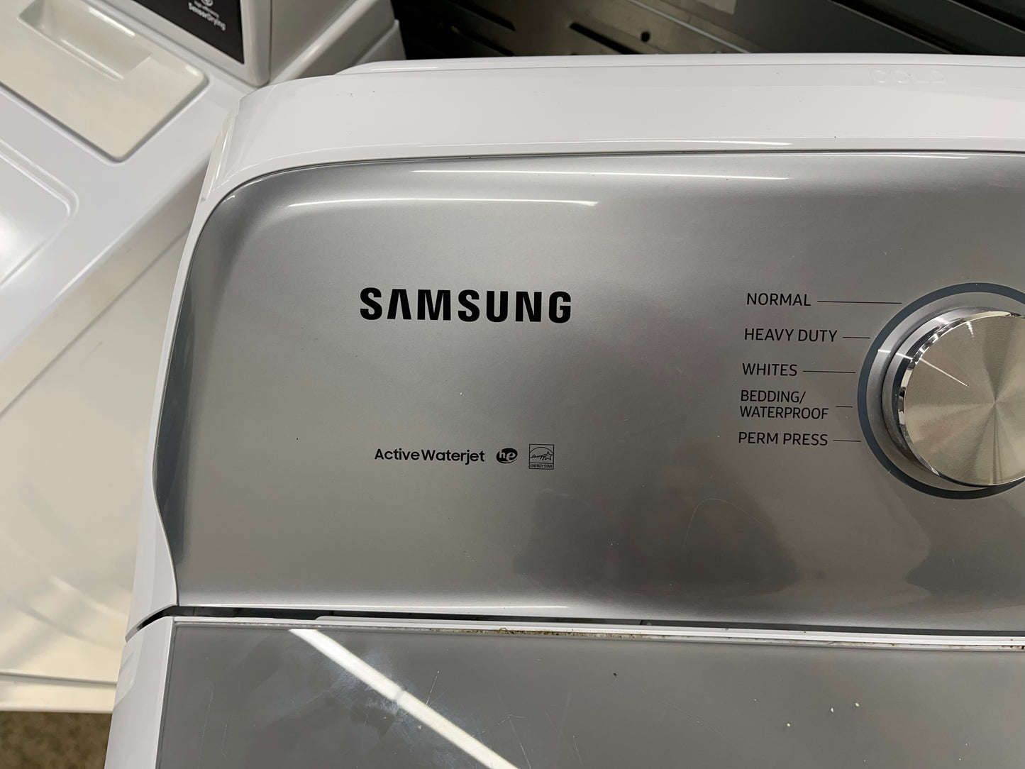 Samsung  WA50R5200AW
27 Inch Top Load Washer with 5.0 Cu. Ft. Capacity, 10 Wash Cycles, Active WaterJet, EZ Access, Deep Fill, Smart Care, VRT Plus Technology, Quick Wash, and ENERGY STAR Certified: White
