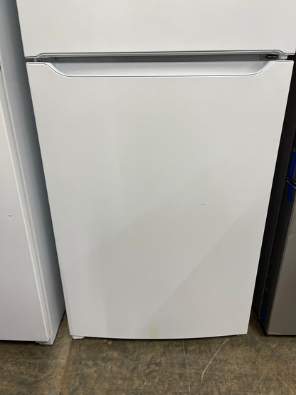 Frigidaire  FFTR1814WW
30 Inch Top Freezer Refrigerator with 18.3 Cu. Ft. Total Capacity, EvenTemp Cooling, Adjustable Shelves, Humidity-Controlled Crispers, Gallon Door Bins, LED Lighting, Ice Maker Ready, and ADA Compliant: White