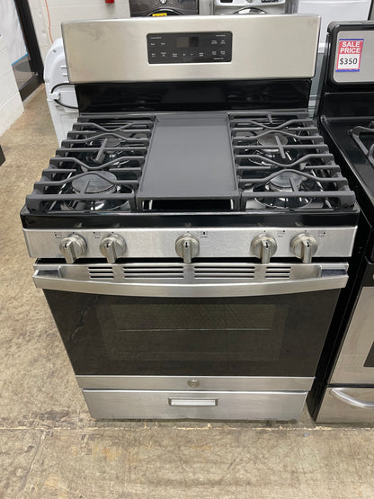 GE 30 in. 5.0-cu. ft. Freestanding Gas Range in Stainless Steel-Model #JGBS66REK3SS