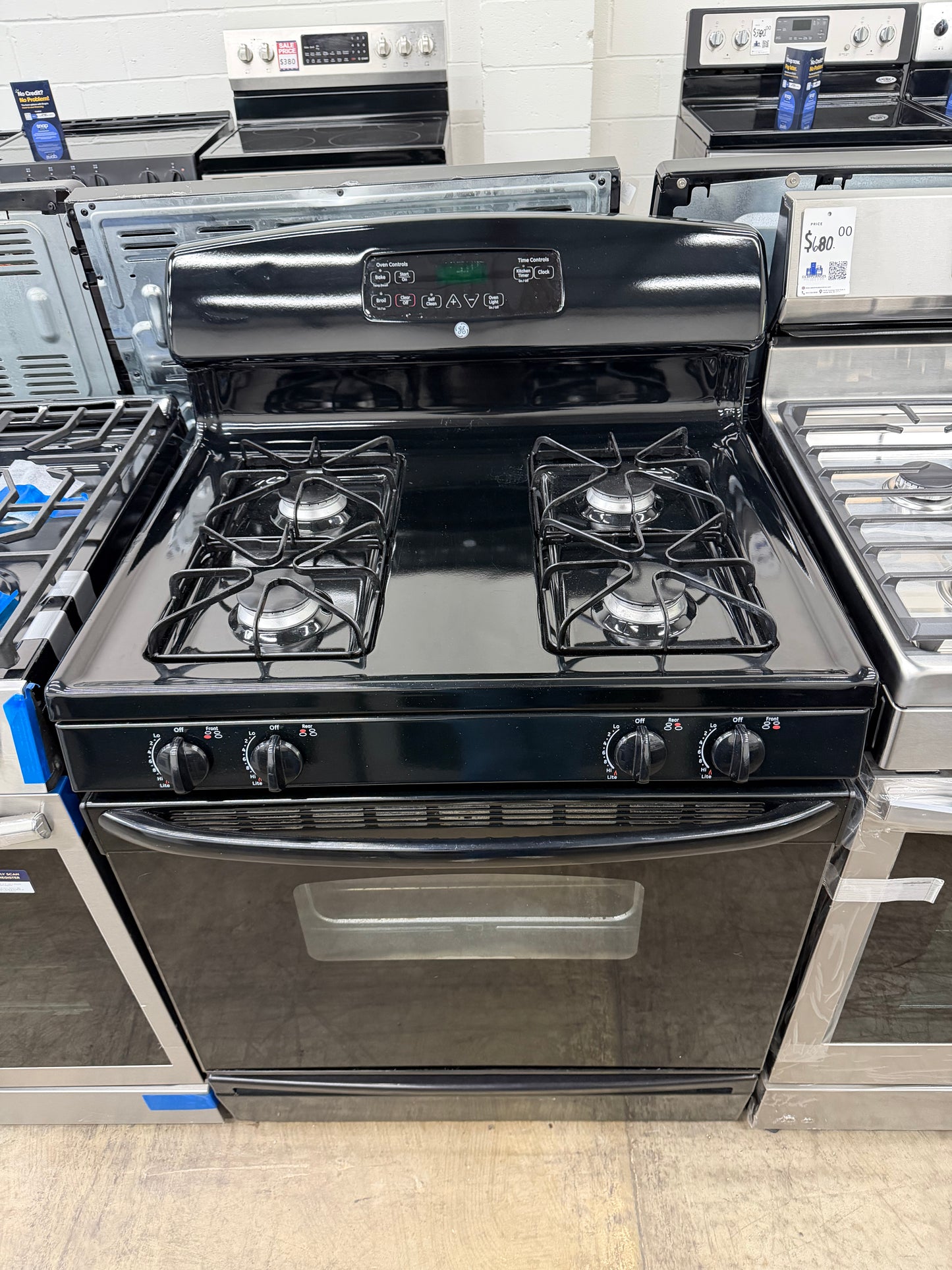 GE 30” Free-Standing Gas Range – Model JGBS18DEN4BB