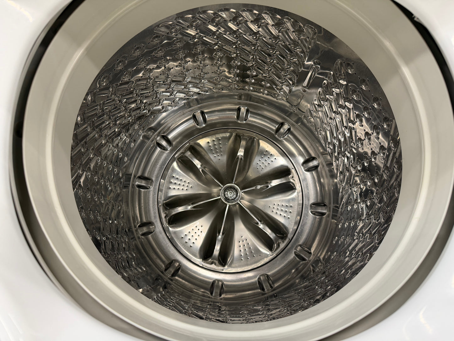 Samsung WA52M7750AW/A4 – 5.2 Cu. Ft. Top Load Washer and Samsung DVE52M7750W/A3 – 7.4 Cu. Ft. Electric Dryer