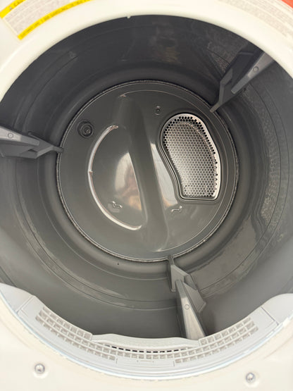 Samsung  WF45R6300AW
27 Inch Front Load Smart Washer with 4.5 Cu. Ft. And Samsung  DVE45R6300W
27 Inch Electric Smart Dryer with 7.5 cu. ft.